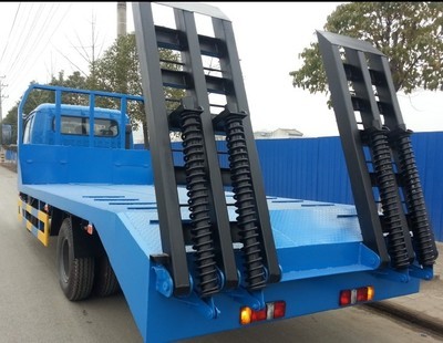 辽宁东风小劲卡挖机平板运输车 丹东国四新型拉挖机拖车解读
